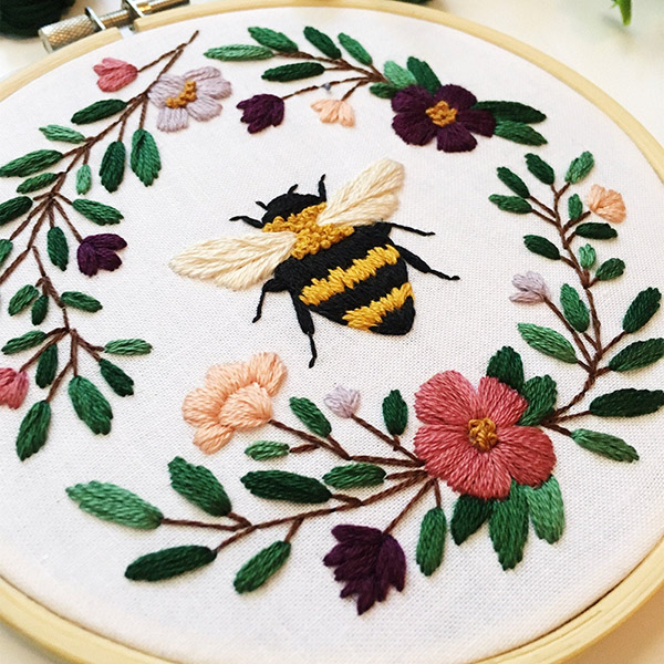 https://pumora.com/wp-content/uploads/2016/05/bee-pattern-by-MaggieJosStudio.jpg